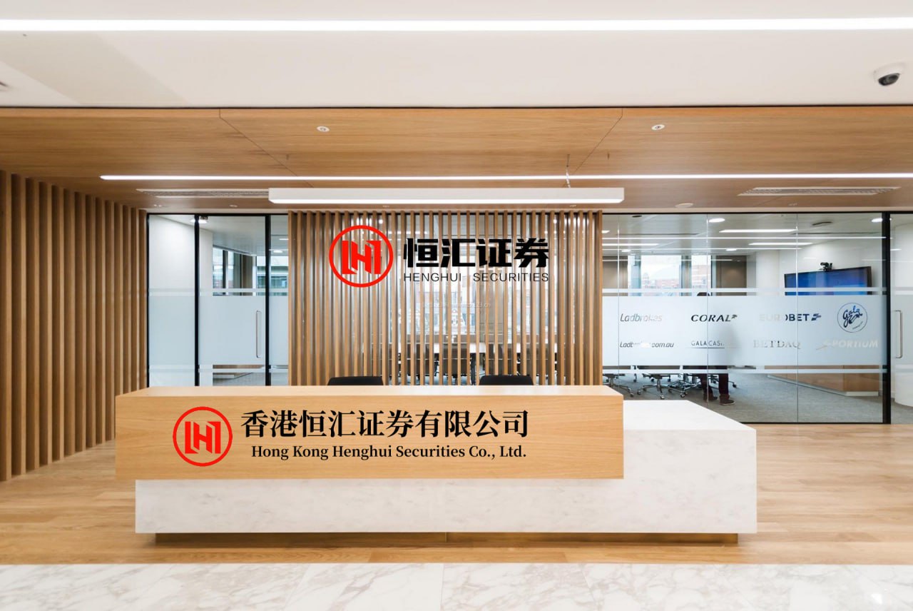 赢赢顺配资 女孩地铁上吐血默默用外套擦地：当天收到了病危通知单...